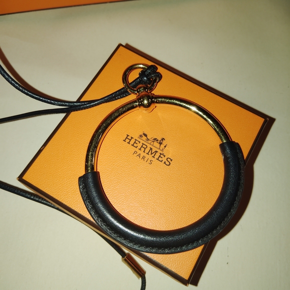 Hermes Grand (Large) Loop Black Leather Necklace Gold Hardware Excellent